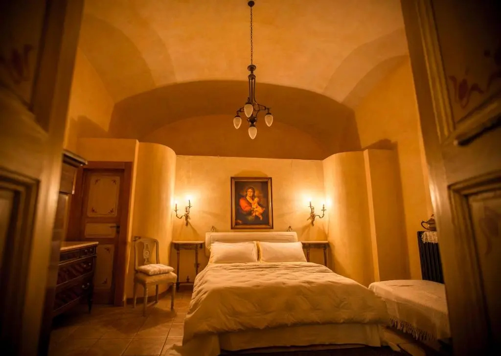 Deluxe Double room (full double bed)