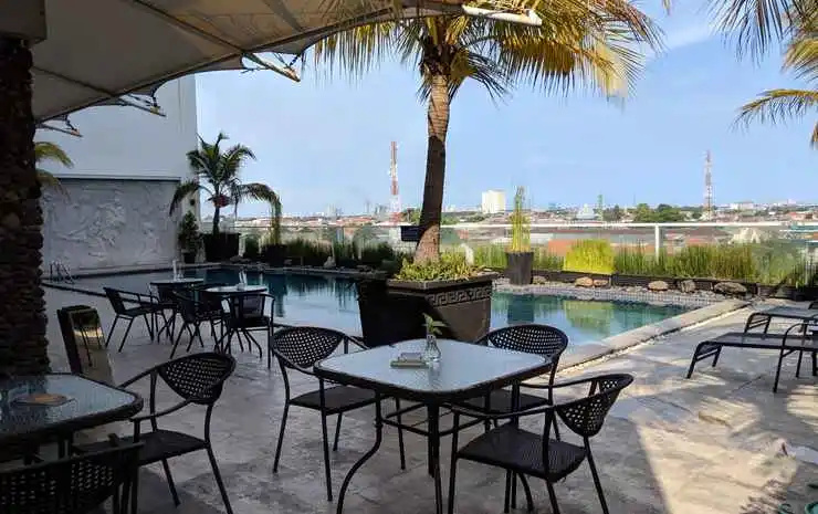 Classic and Modern Studio Apartment at The Square Surabaya By Travelio