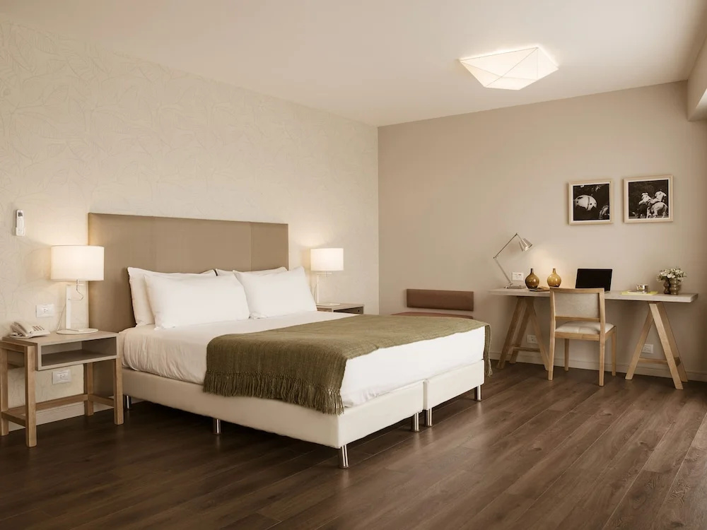 Classic Double room with balcony (full double bed)