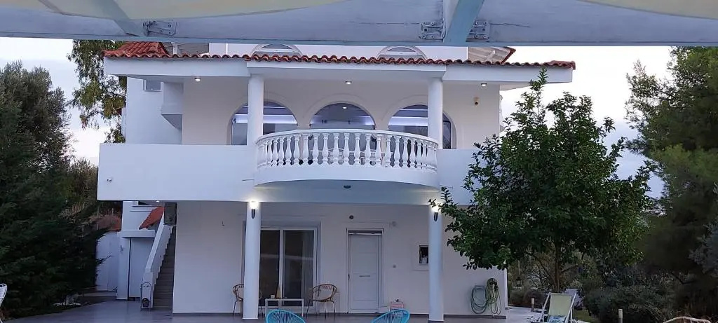 HEAVENLY VIEWS-2-APARTMENT with POOL VIEW CLOSE TO THE BEACH!