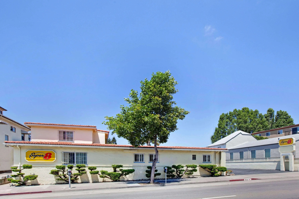Super 8 By Wyndham Berkeley