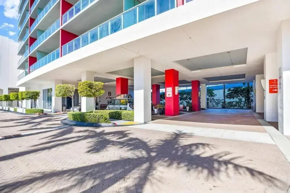 Modern Beachwalk Apt 805