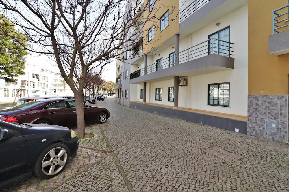 Lovely 2 -bedroom Vacation Apartment In Quarteira