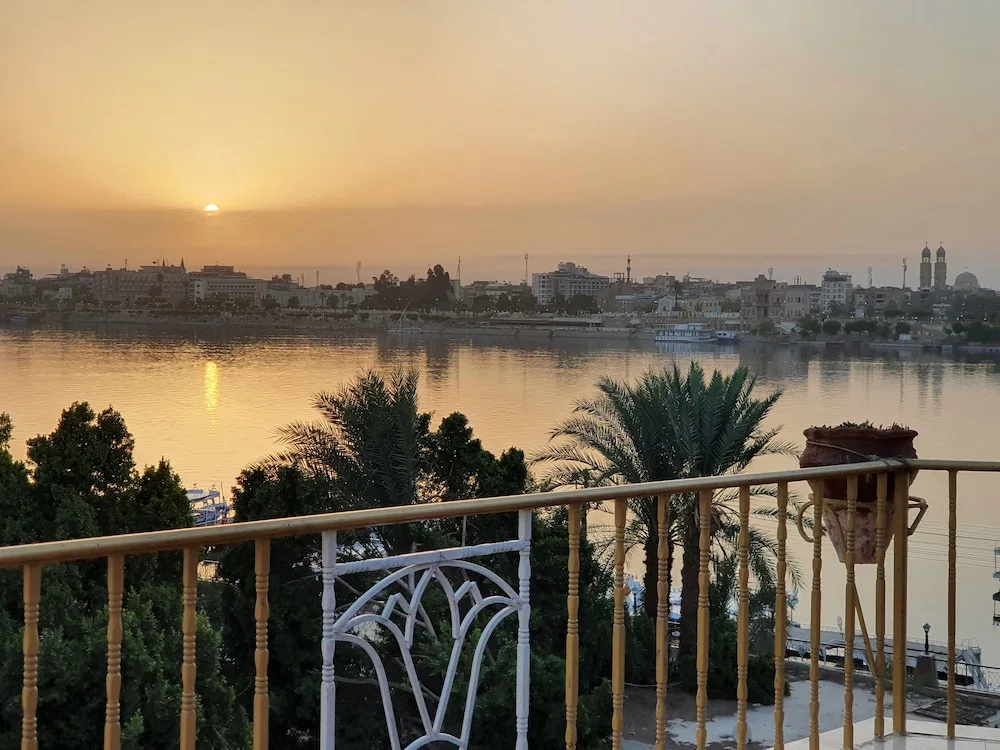 1 Bedroom Standard Double room with river view (full double bed)