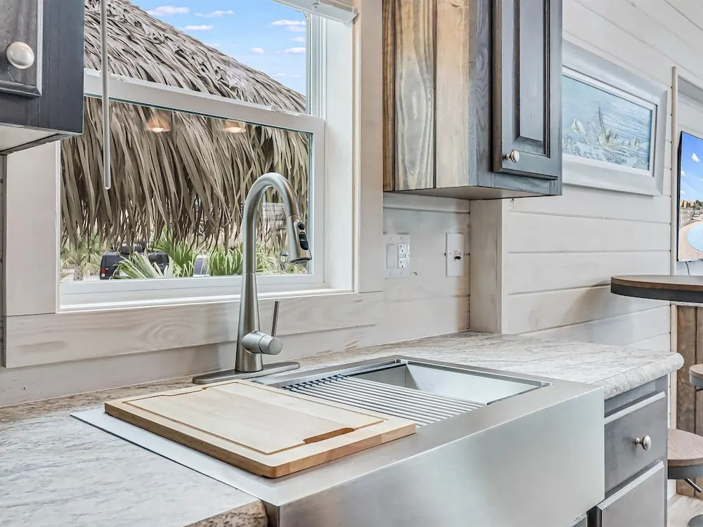 Tequila Sunrise Sfth6 1 Bedroom Cottage by RedAwning