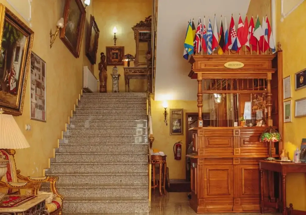 Lobby & Reception