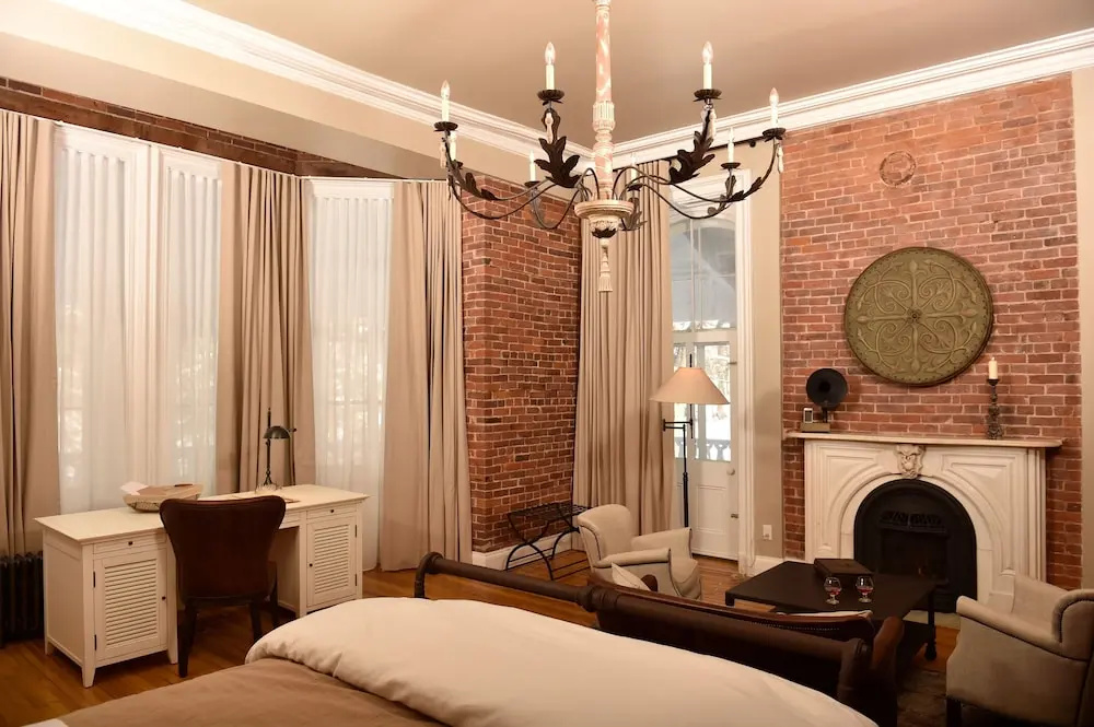 Superior Double Suite full double bed