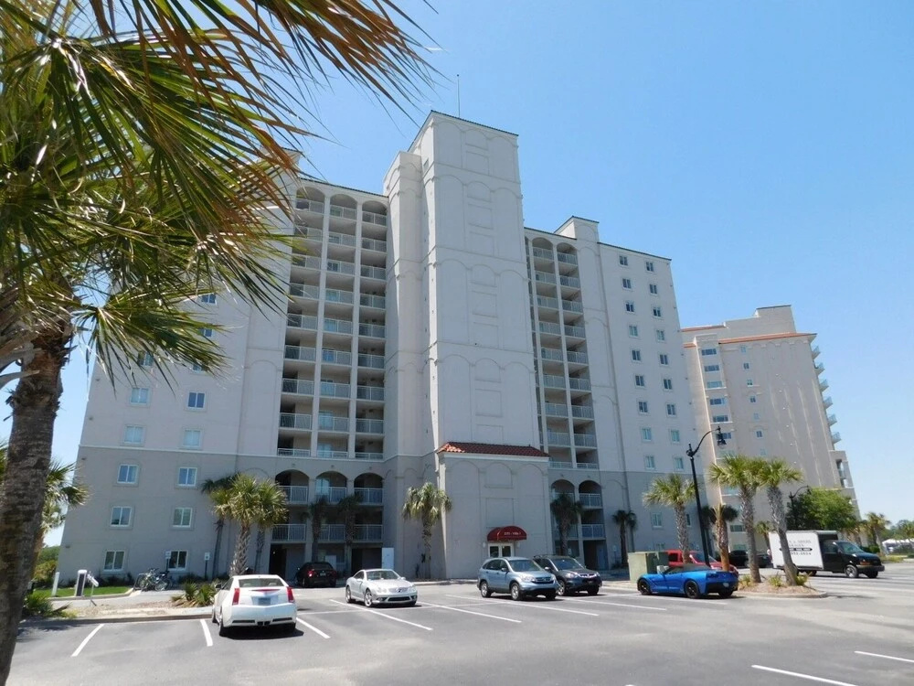 Yacht Club S #1-1001 3 Bedroom Condo by RedAwning