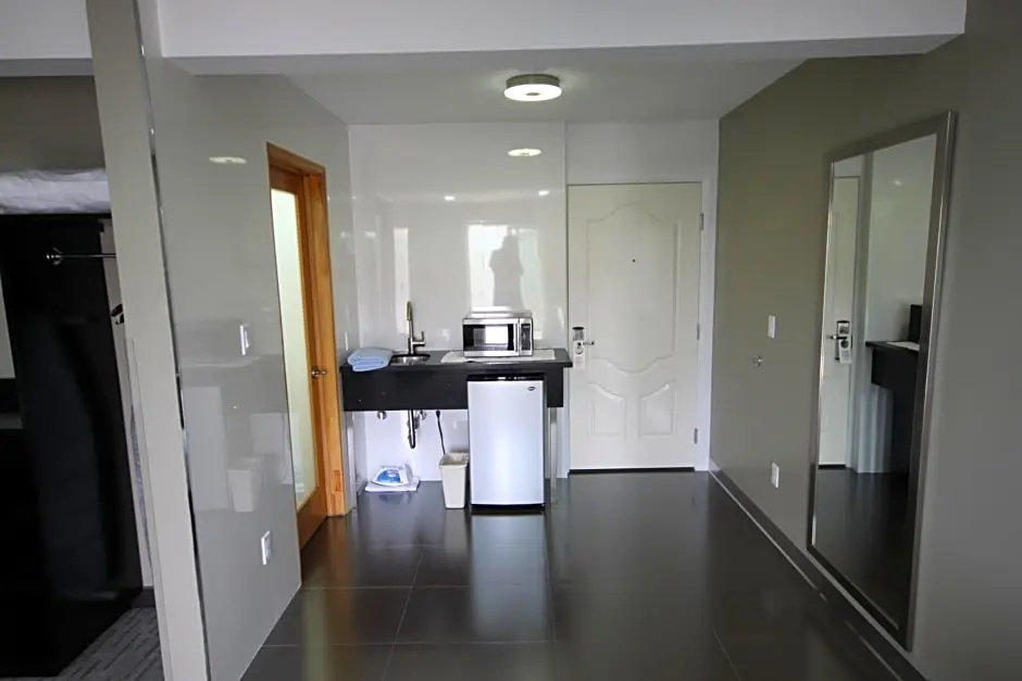 Standard Double room with ocean view (full double bed)