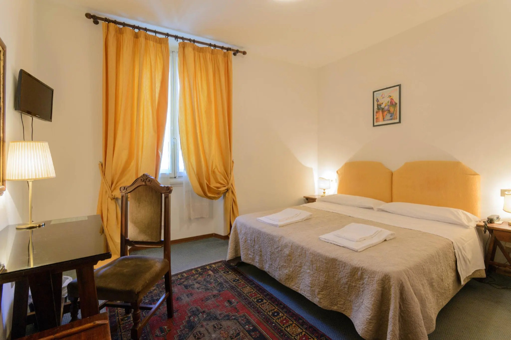 Classic Double room (full double bed)