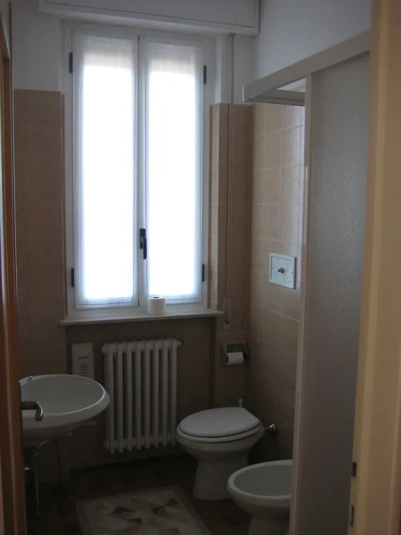 Standard Triple room with partial view