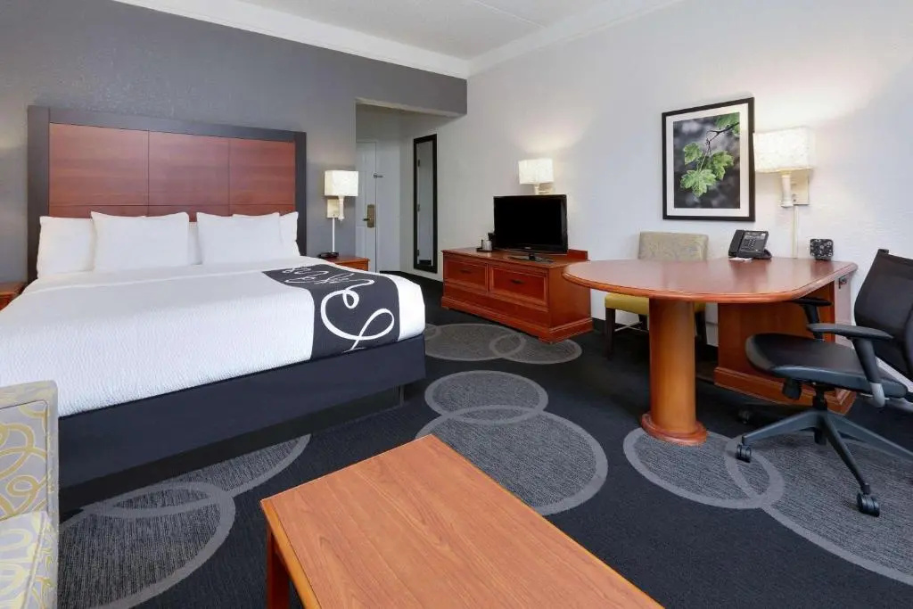 La Quinta Inn & Suites by Wyndham Dallas North Central - Chambres