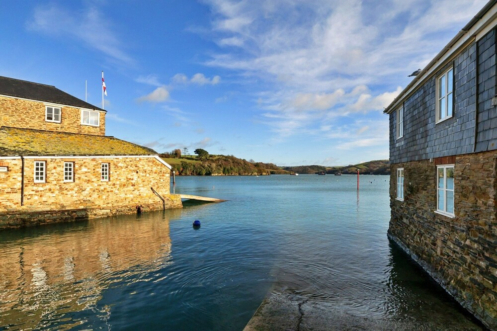 Apartment in Salcombe With Stunning Sea Views