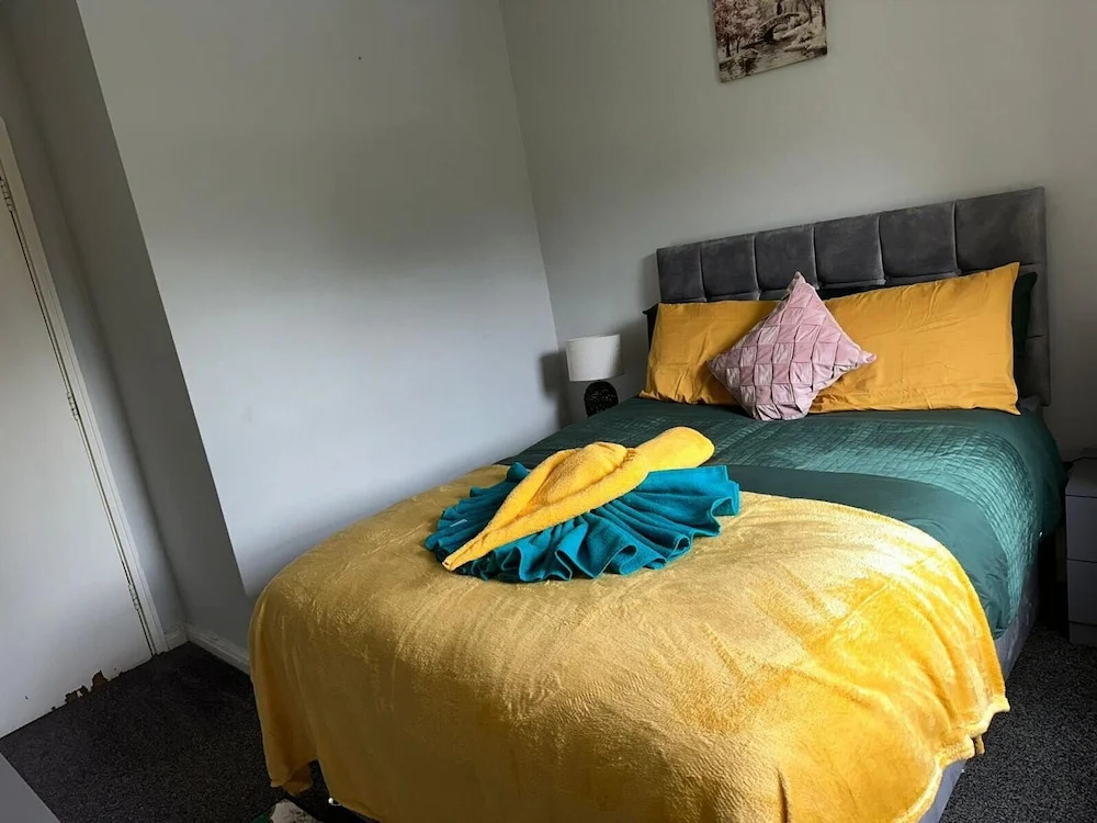 London Luxury Apartment up to 8 Guests