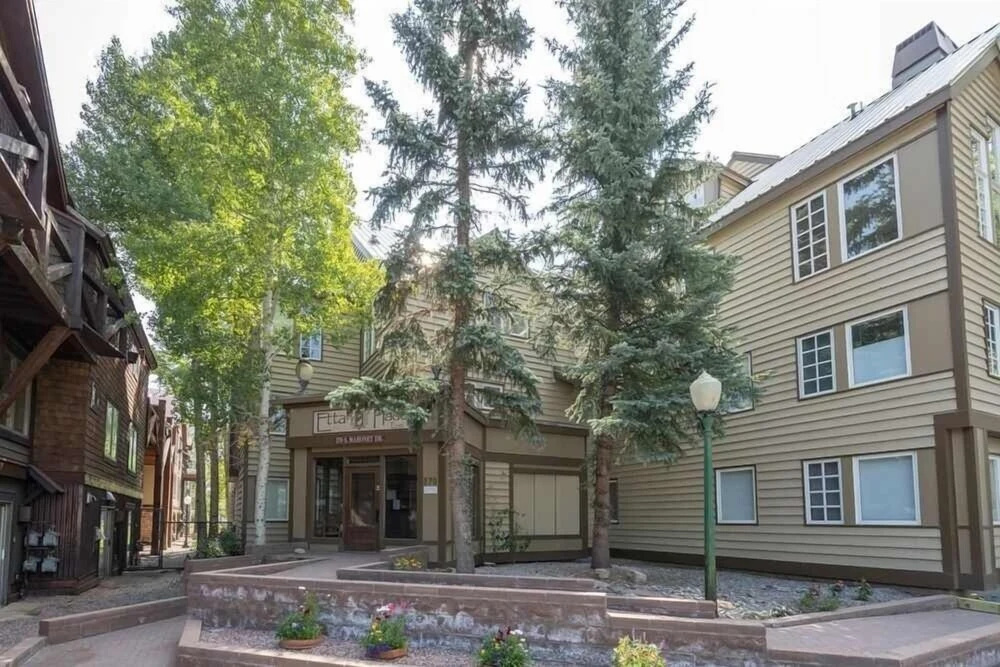 Sunny Condo, Box Canyon Views, Pool + Hot Tub 2 Bedroom Condo by RedAwning