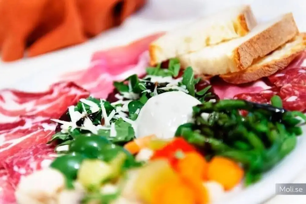 Food & Beverage