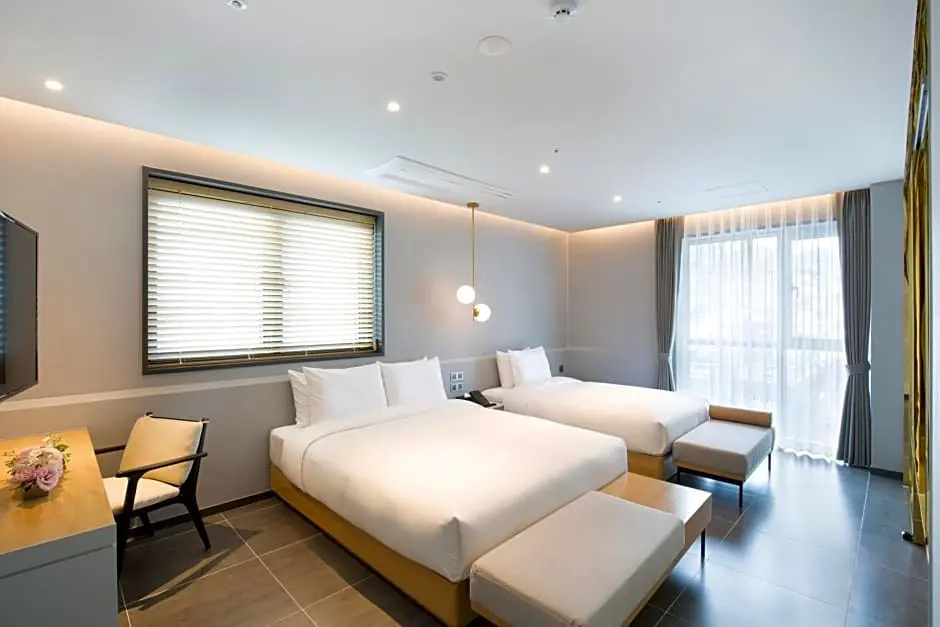 Deluxe room with city view