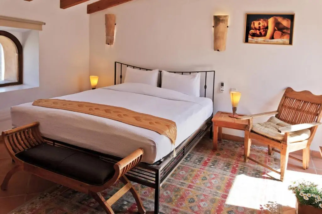 Standard Double room with balcony (full double bed)