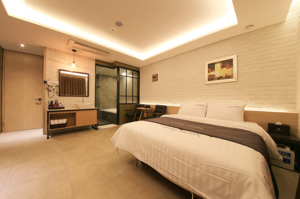 Standard Double room (full double bed)
