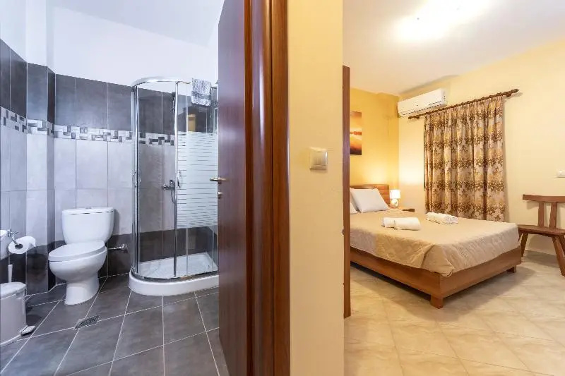 Classic Double room (full double bed)