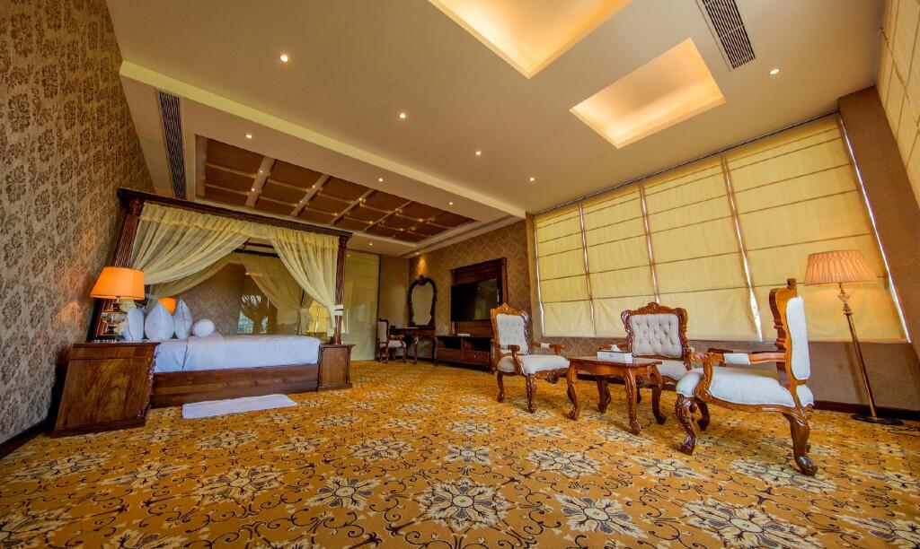 The Golden Crown Hotel