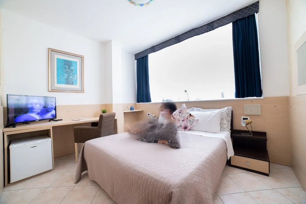 Classic Double room (full double bed)