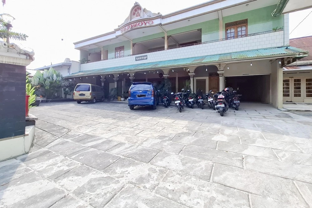 RedDoorz Hotel Tejomoyo Near Bukit Sekipan Tawangmangu