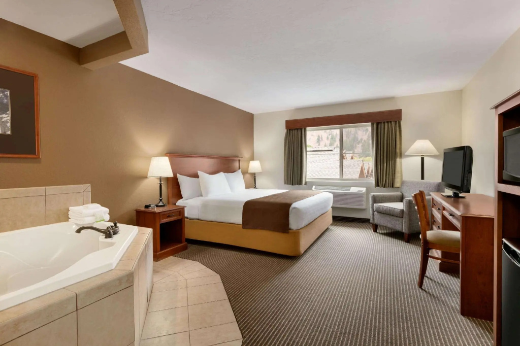Double Suite (full double bed)