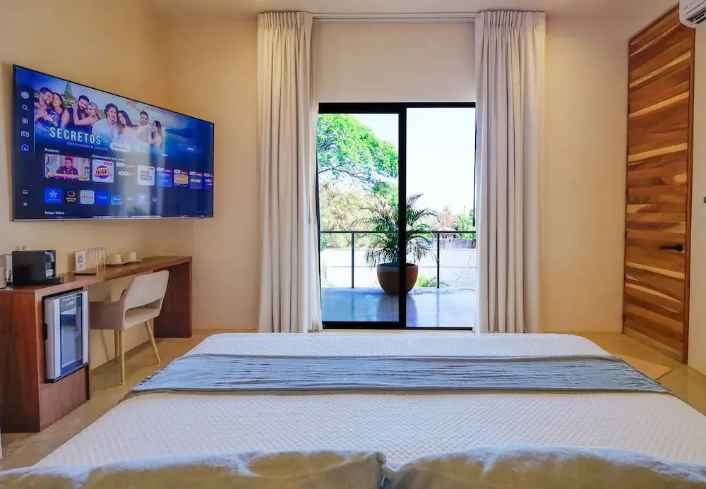 Superior Double room with balcony (full double bed)
