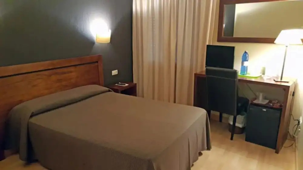 Hotel Puerta de España - Chambres