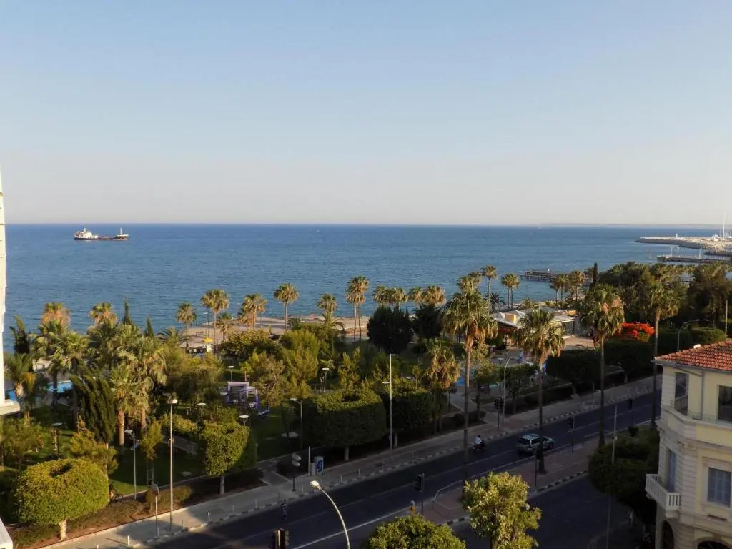 2b Boutique Seafront Apartment Olympic Beach