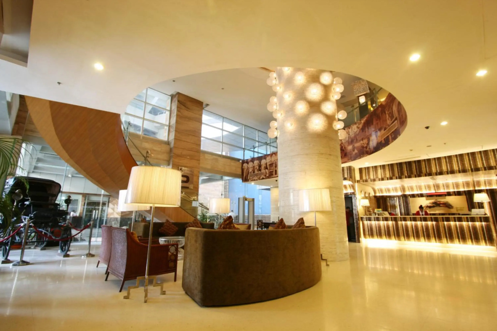 Crown Regency Hotel and Towers - фото 2