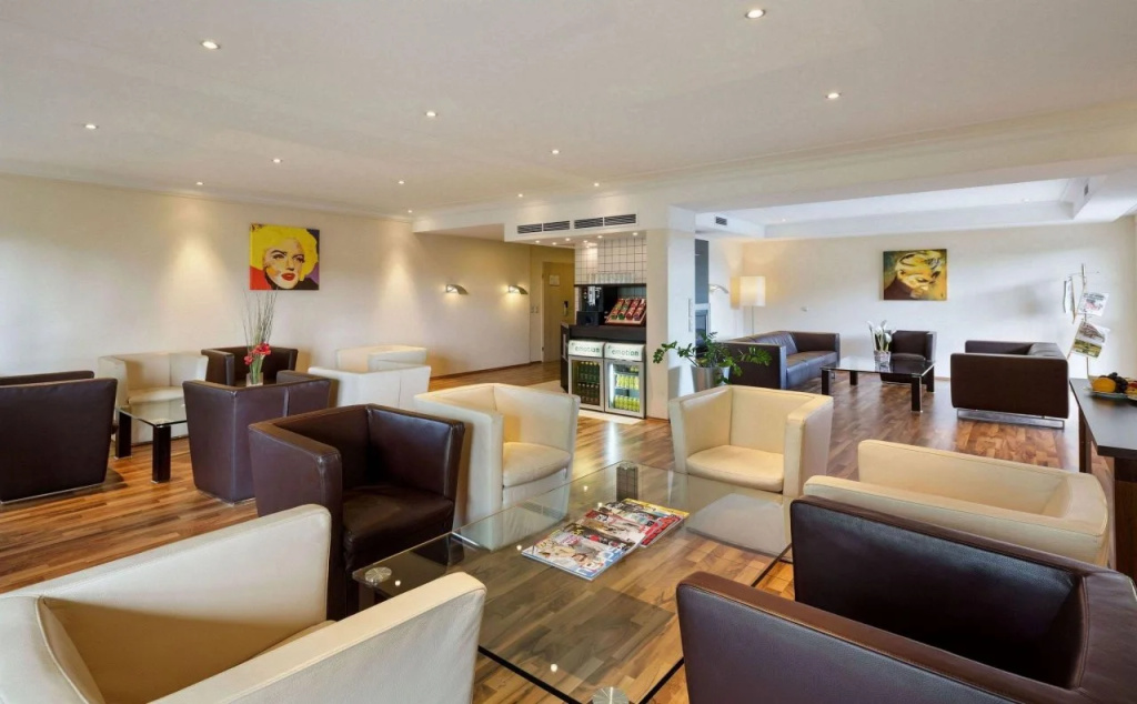 Lobby & Reception