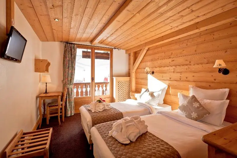 Standard Double room with balcony (full double bed)