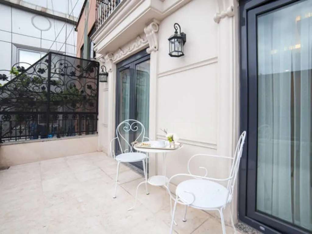 Deluxe Double room with balcony (full double bed)