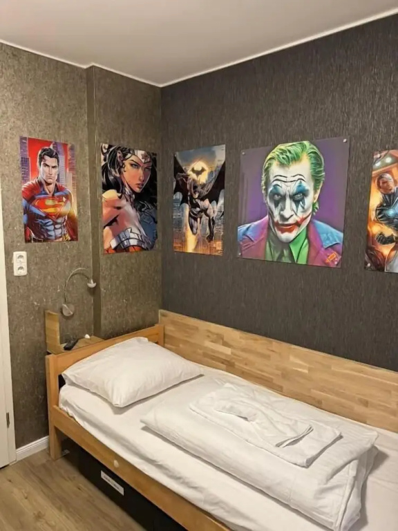 Room-Pauli — 3
