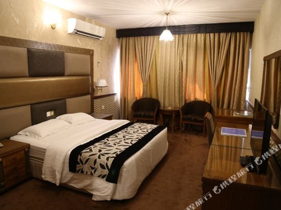 Dubai Palm Hotel