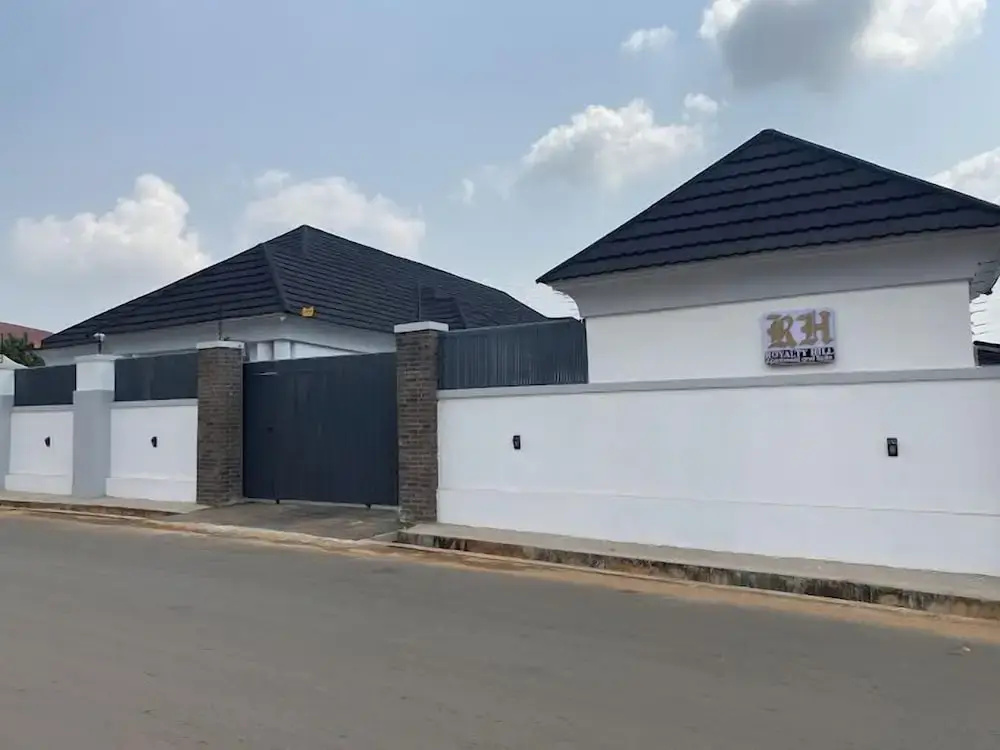Royality Hill Apartment and Suites