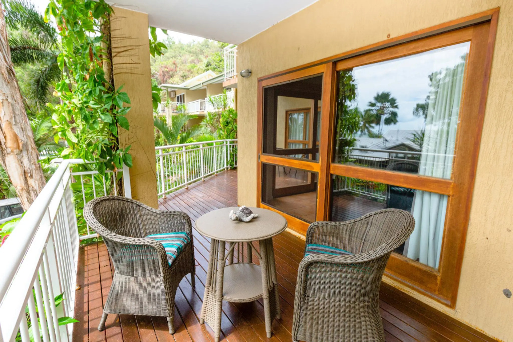 Apartment with garden view