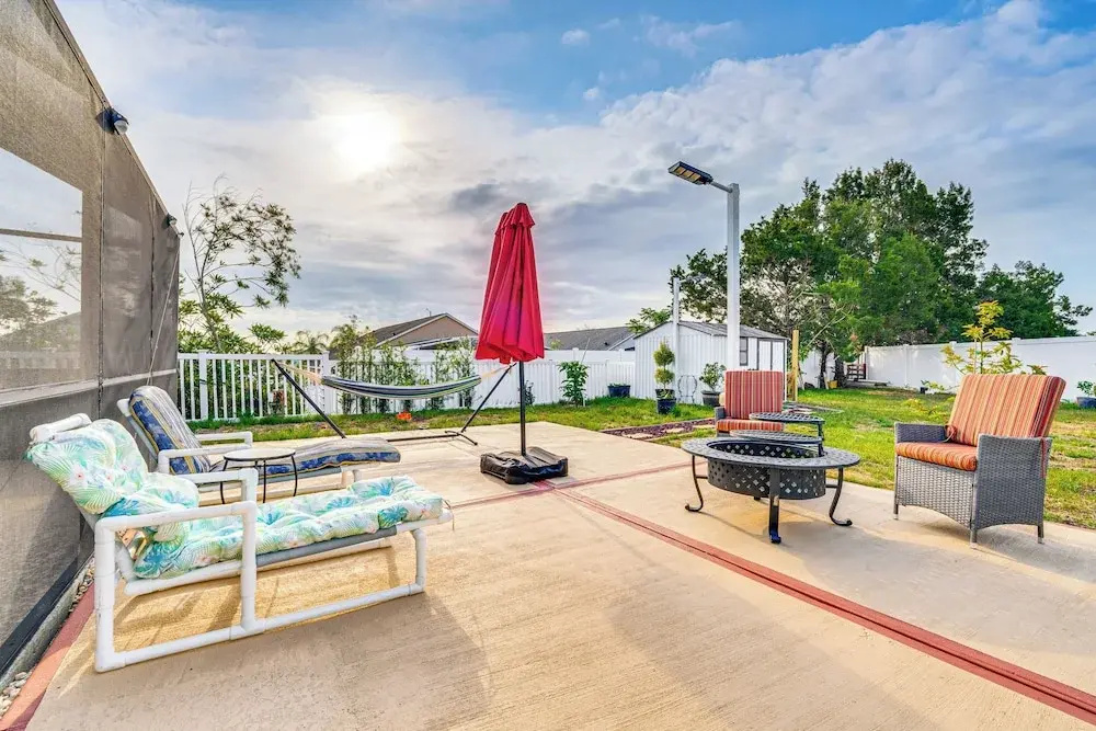 Private Pool & Yard: Family Getaway in Davenport
