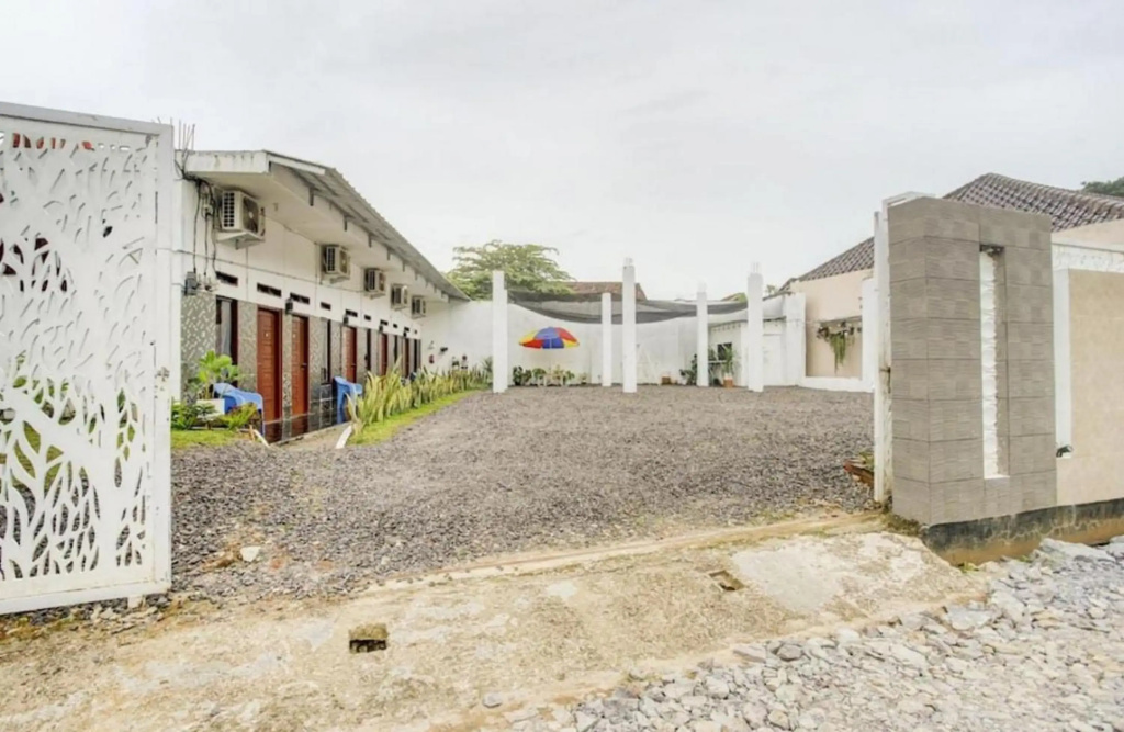 OYO 90124 Oemah Ratu Hostel Syariah - фото 16