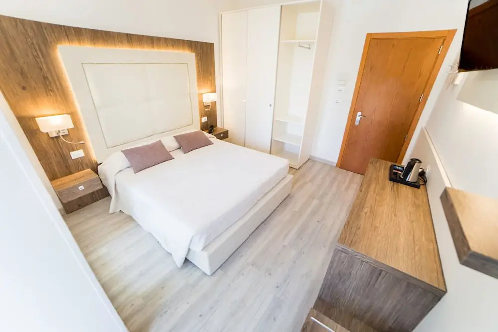 Comfort Double room with balcony and with garden view (full double bed)