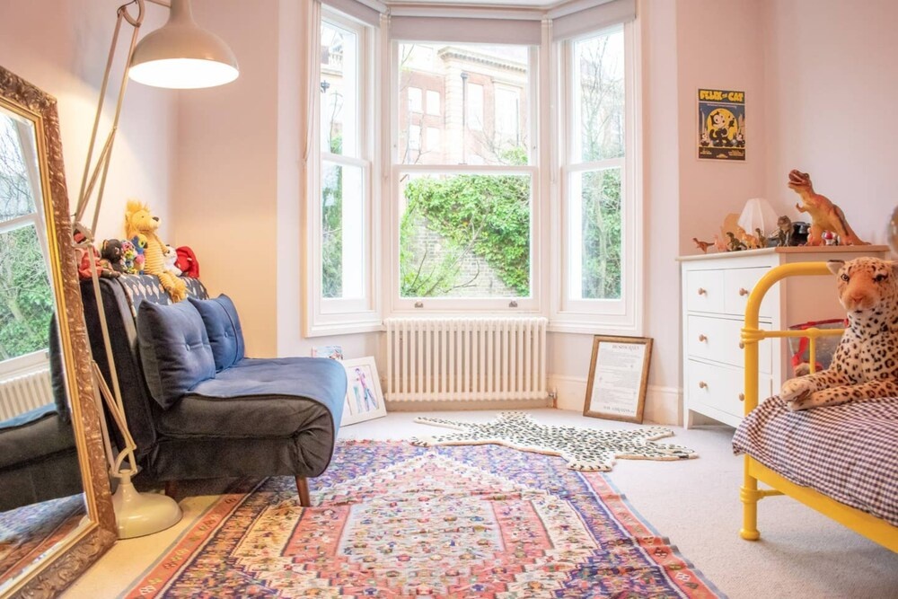 Stunning 5 Bedroom Family Home in East London