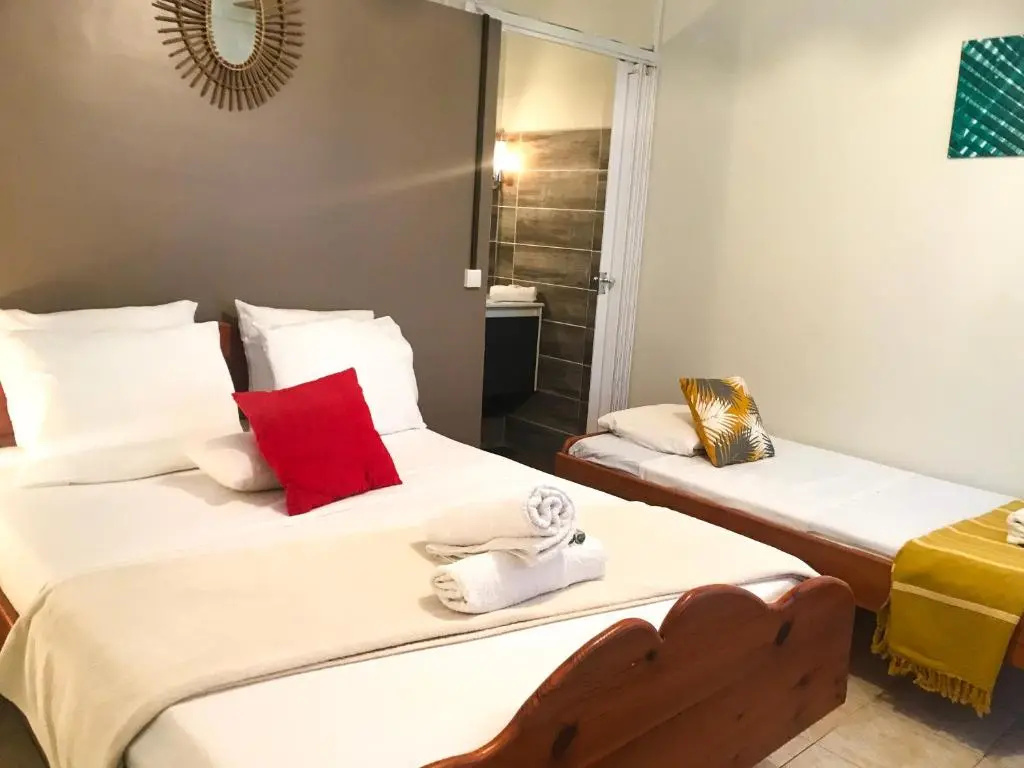 Standard Triple room