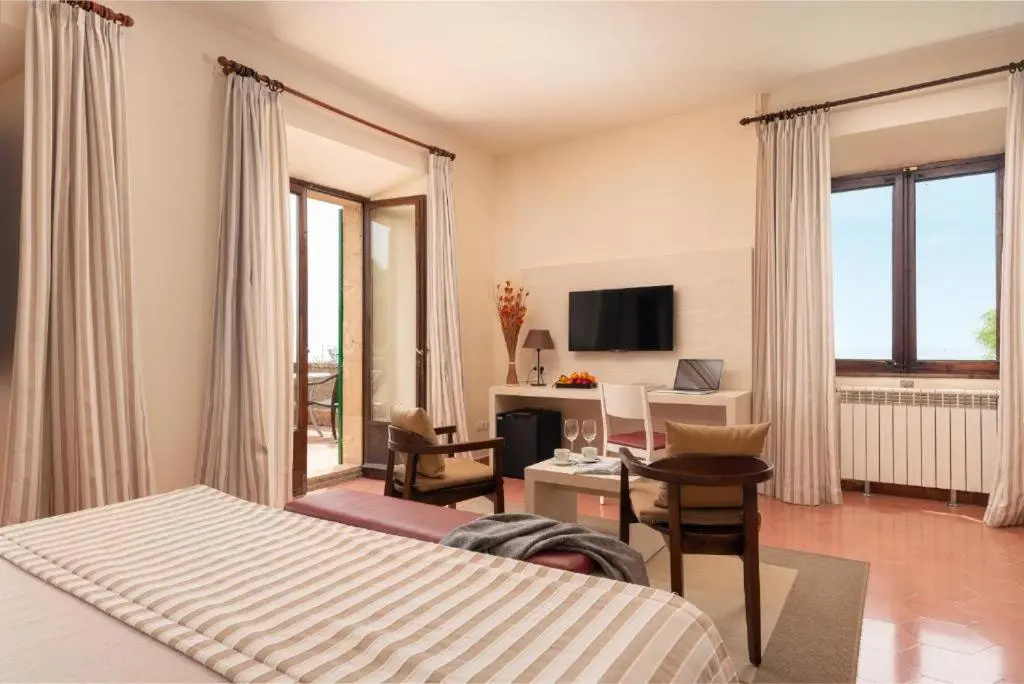 Deluxe Suite