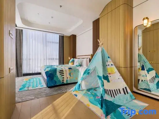 Deluxe Family Suite with city view