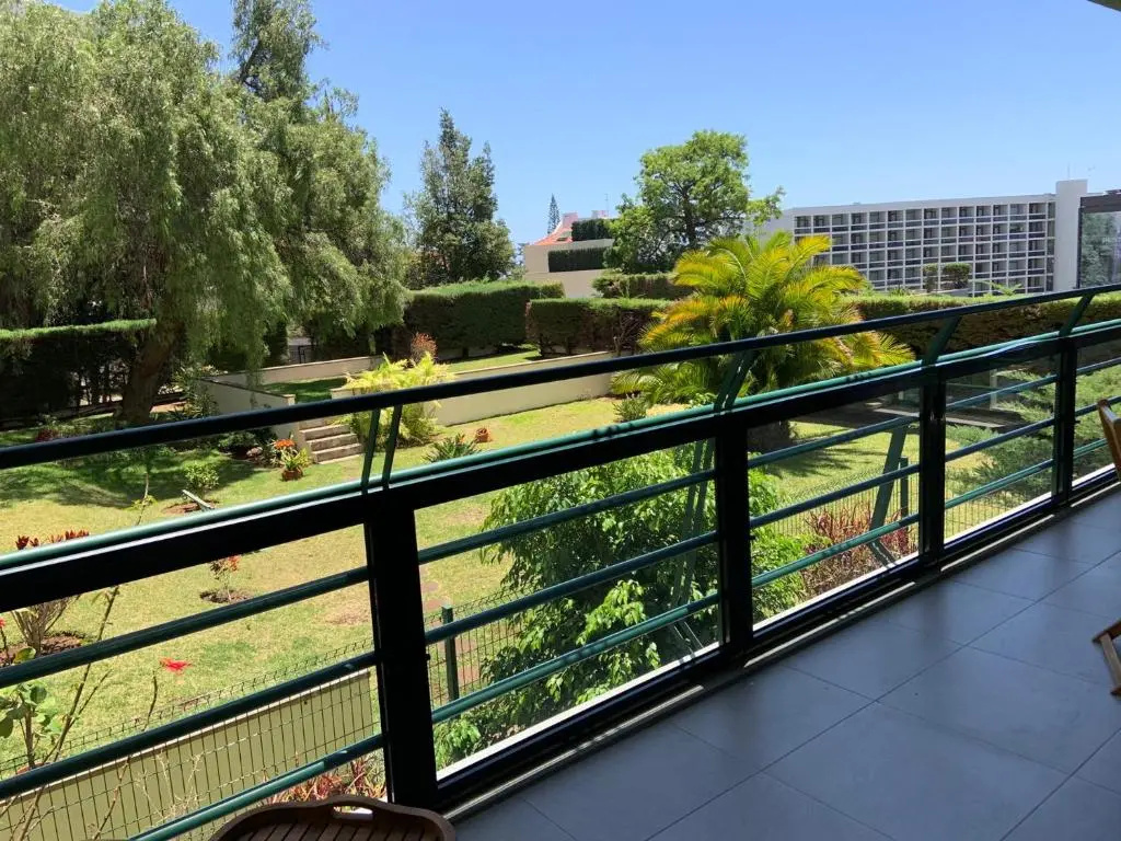 2 Bedrooms Apartment with garden view