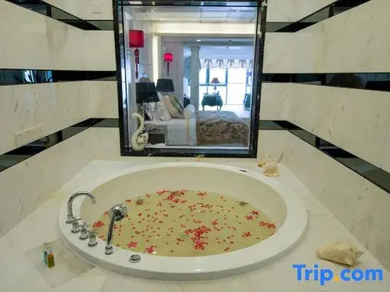 Люкс Presidential в Country Garden Silver Beach Hotel