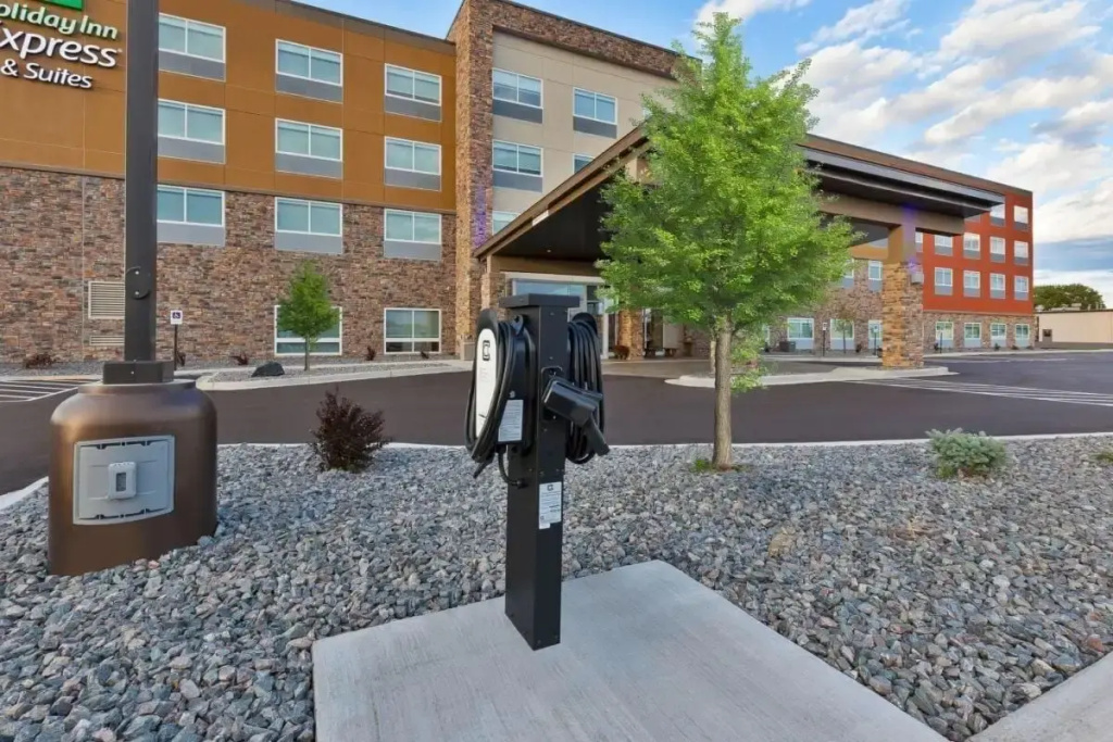 Holiday Inn Express & Suites Eau Claire West I-94 by IHG