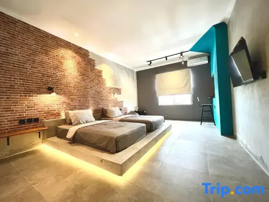 Deluxe Double room (full double bed)